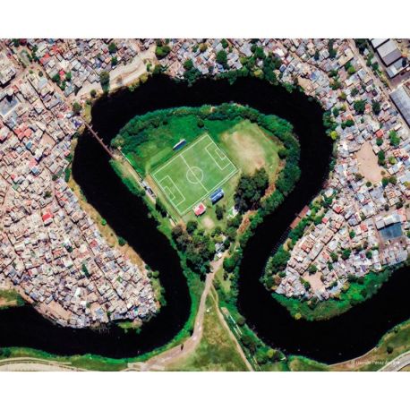 LE TOUR DU MONDE EN 80 STADES - LES TERRAINS DE FOOT LES PLUS INSOLITES DE LA PLANÈTE